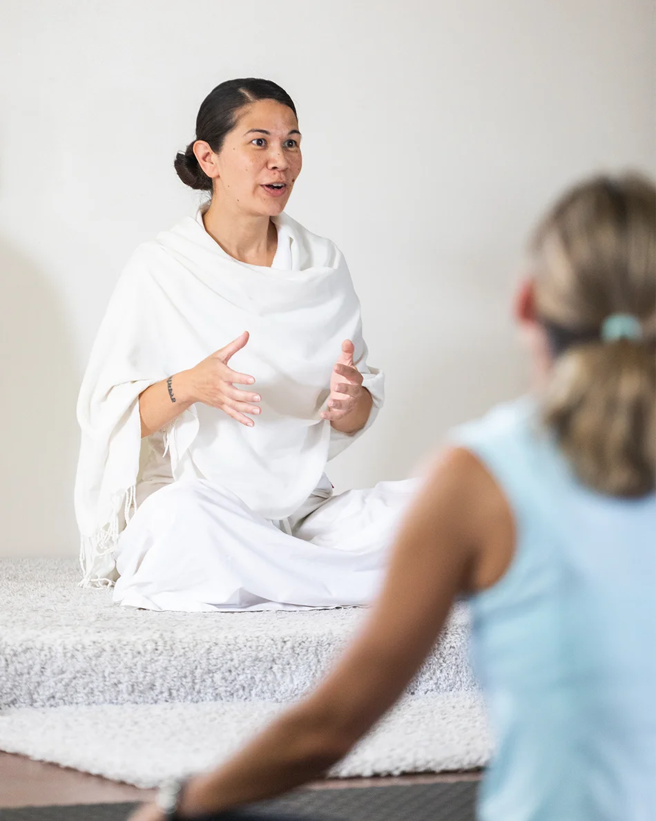 Sadhvi Siddhali Shree teaching meditation in north texas dallas Siddhayatan